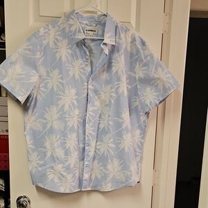 Express Men’s Light Blue & White Palm-Print Short Sleeve Button-Up Shirt